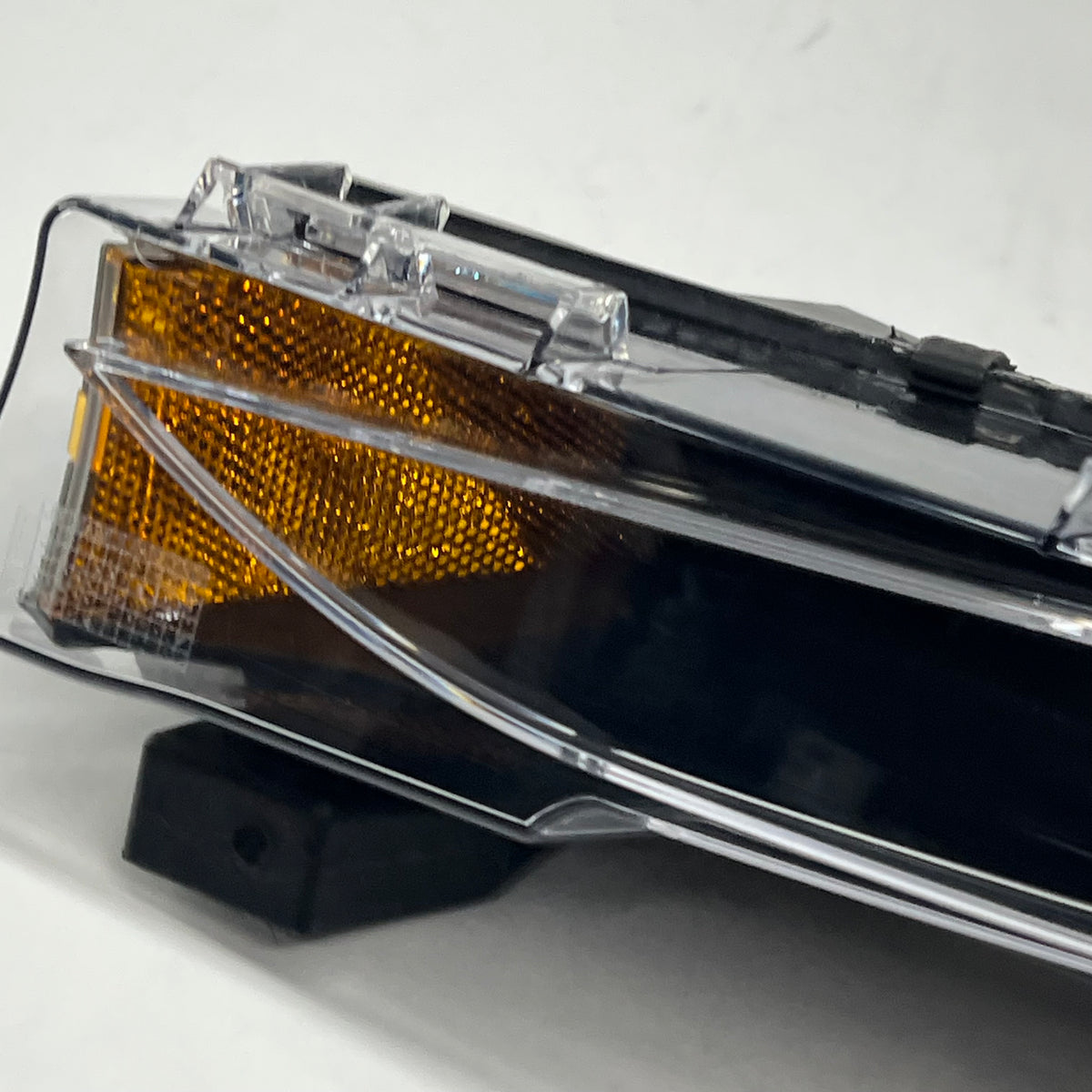 TESLA MODEL 3 Oem Lamp Assembly Fascia Lamp Sae Base Left Hand 1077389-00-F