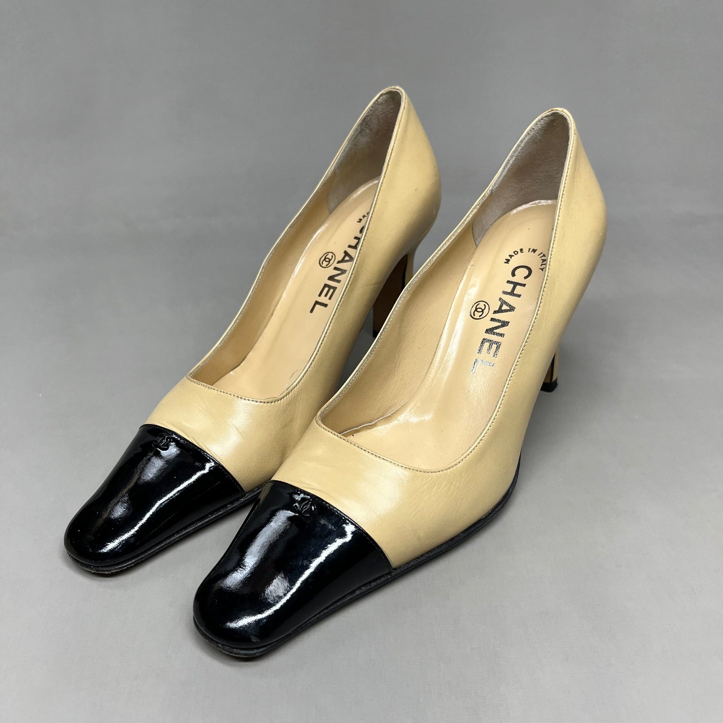 CHANEL Women's Vintage Court Pumps Black Woven Toe Sz 35/5 Tan (Pre-Owned)