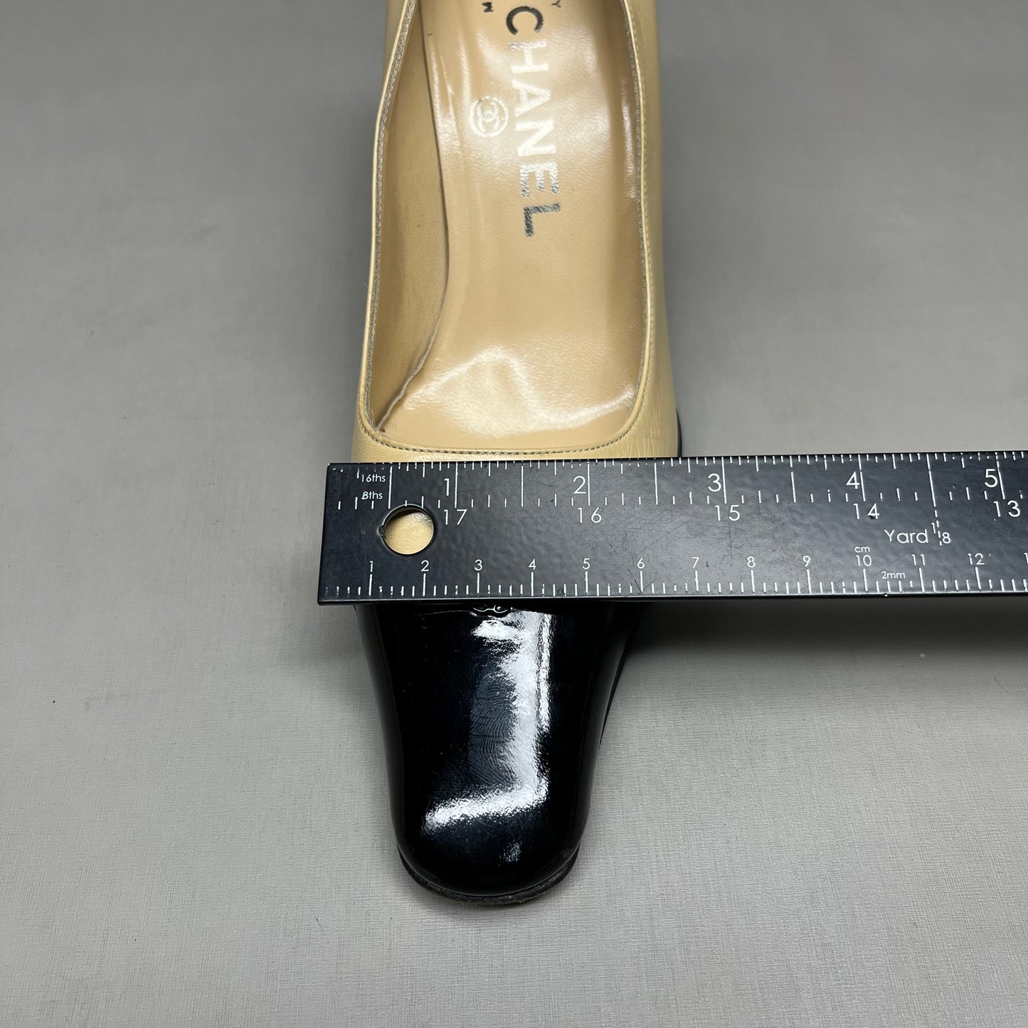 CHANEL Women's Vintage Court Pumps Black Woven Toe Sz 35/5 Tan (Pre-Owned)