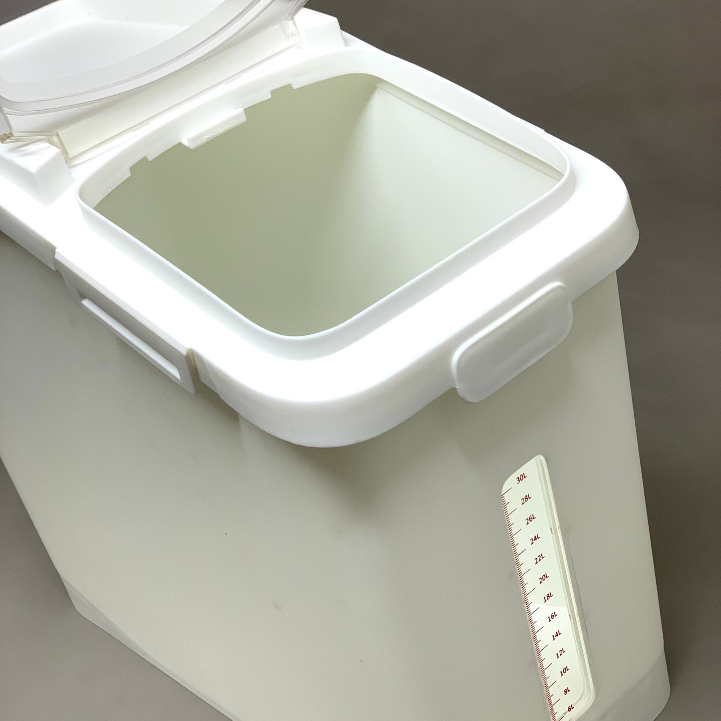 VEVOR Ingredient Prosave-Storage Bin on Wheels w/ Scoop White 11.4 gal/50 L (New)