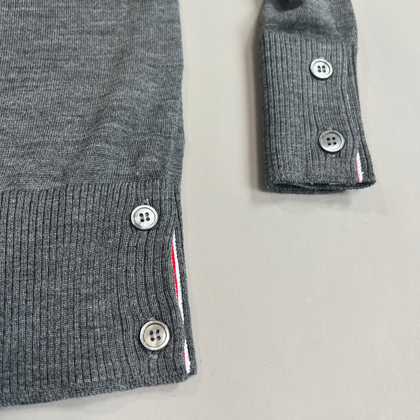 THOM BROWNE New York Classic Crewneck Pullover w/4 Bar Sleeve in Sustainable Fine Merino Wool Med Grey Size 5 (New)