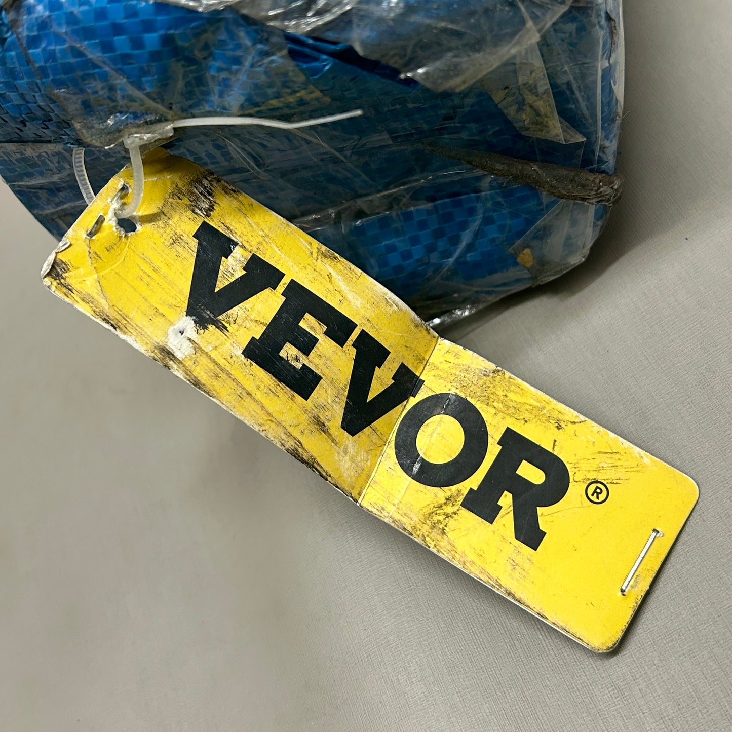 VEVOR Vinyl Garage Floor Anti Slide Diamond Textured Mat Silver 4.9'x19' (New)