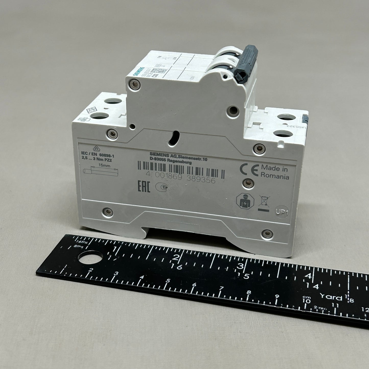 SIEMENS Miniature Circuit Breaker 230 V 6kA, 32 A, D=70 mm Off-White 5SL6532-7 (New)