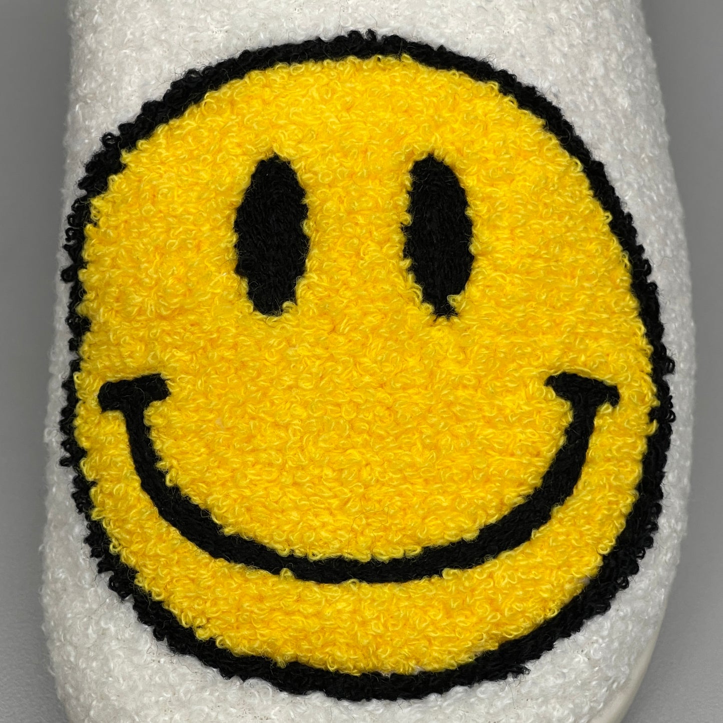 SMILEY FACE Plush Slippers Comfortable Slip On Smile Women's 7 White Yellow (New)
