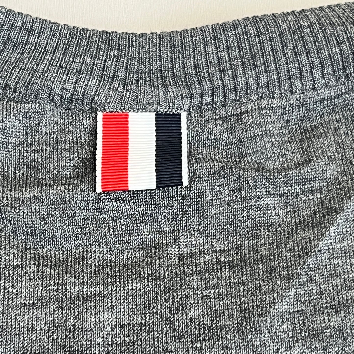 THOM BROWNE New York Classic Crewneck Pullover w/4 Bar Sleeve in Sustainable Fine Merino Wool Med Grey Size 3 (New)