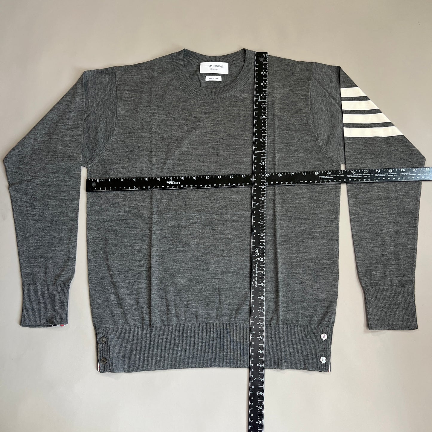 THOM BROWNE New York Classic Crewneck Pullover w/4 Bar Sleeve in Sustainable Fine Merino Wool Med Grey Size 4 (New)
