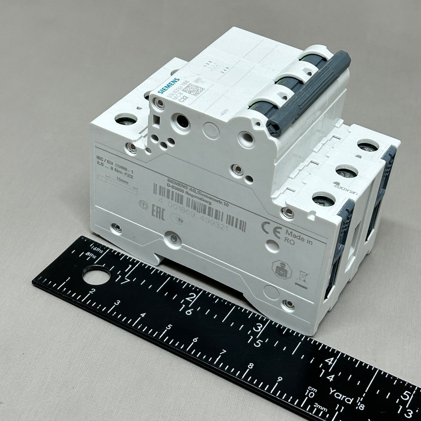 SIEMENS Miniature Circuit Breaker 230V 6KA Off-White 5SL6332-7BB (New)