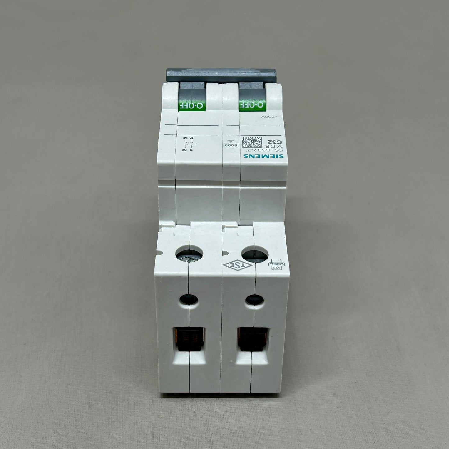 SIEMENS Miniature Circuit Breaker 230 V 6kA, 32 A, D=70 mm Off-White 5SL6532-7 (New)