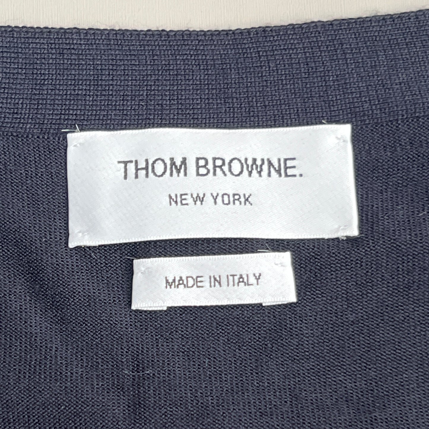 THOM BROWNE V-NECK Cardigan w/ 4Bar Sleeve in Sustainable Fine Wool Size 0 (New)