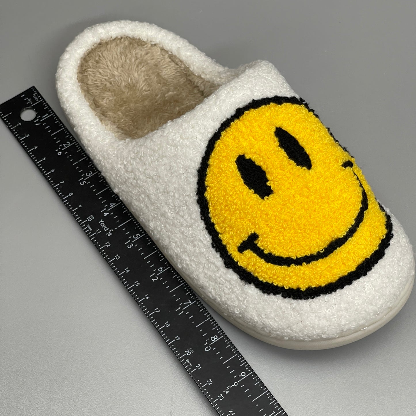SMILEY FACE Plush Slippers Comfortable Slip On Smile Women's 7 White Yellow (New)