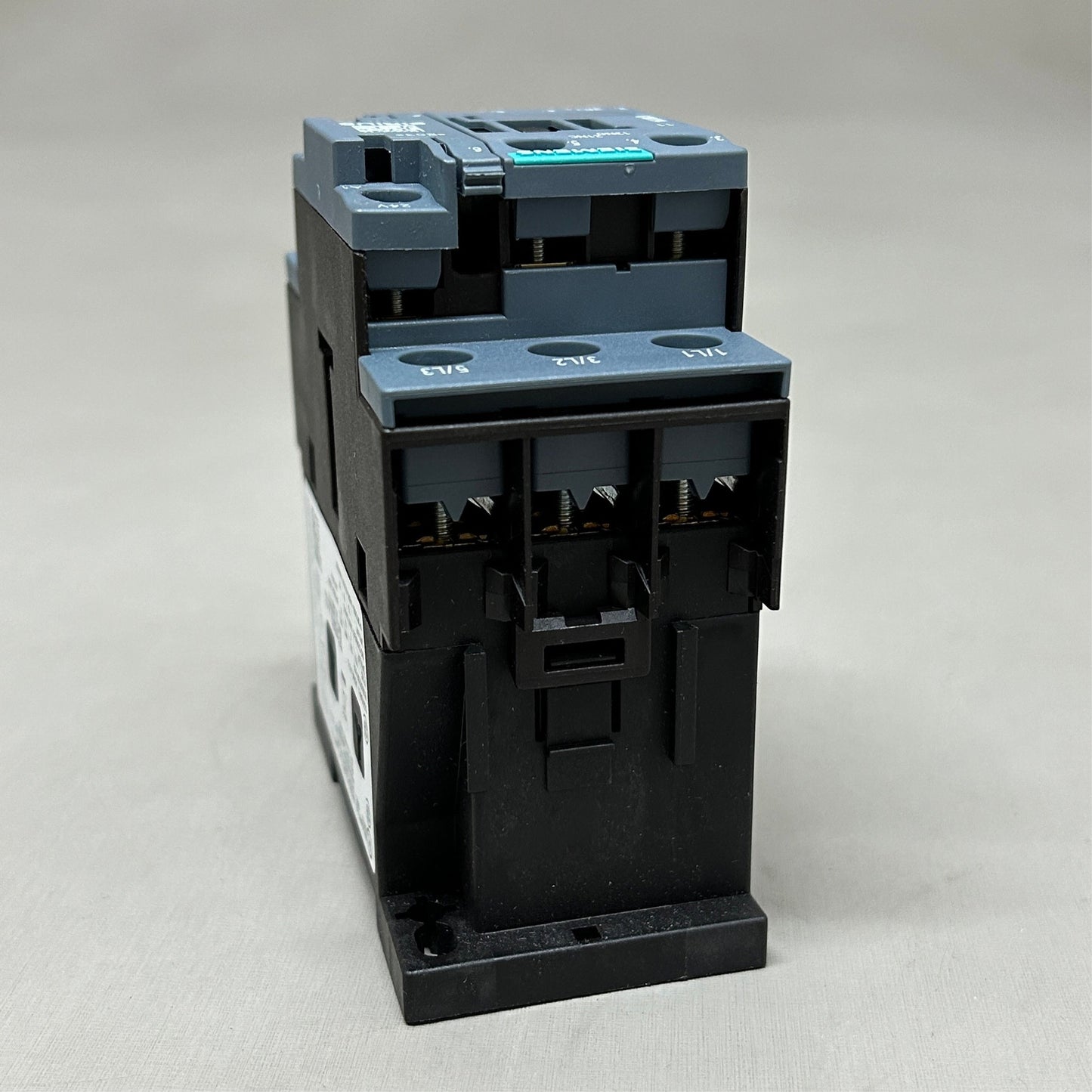 SIEMENS Power Contactor 3-Pole 24V 50Hz Black Sz S0 3RT2026-1AB00 (New)