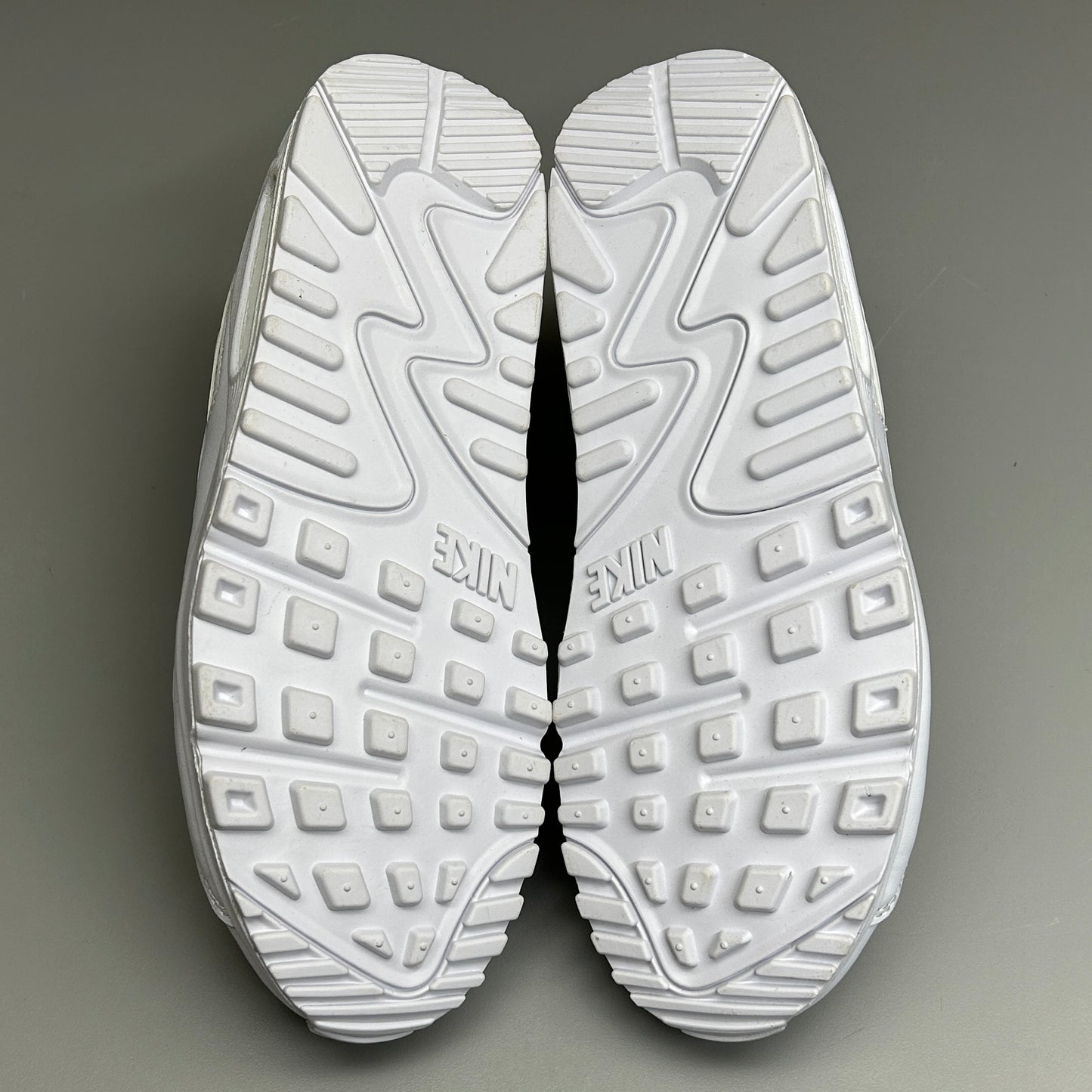 NIKE Nike Air Max 90 Women's Shoes Sz 7.5 White DH8010-100 (New, Damaged)