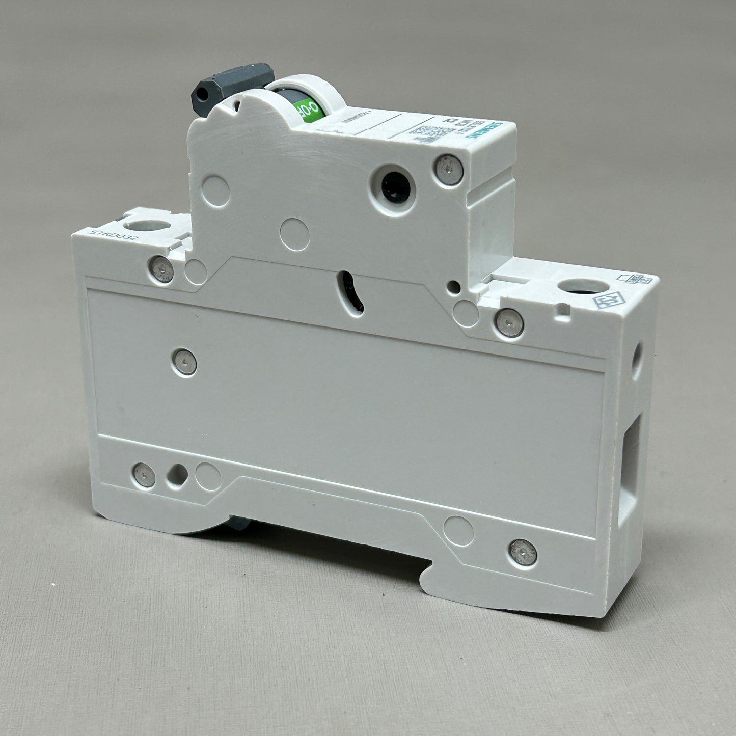 SIEMENS Miniature Circuit Breaker 2 AMP 230/400V 6KA Off-White 5SL6102-7 (New)
