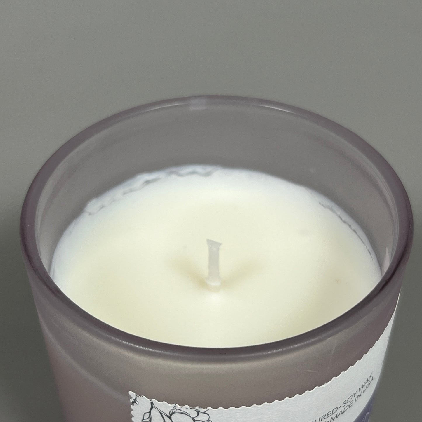 SAKS FIFTH AVENUE Sweet Cotton Hand Poured Soy Wax Candle 8 fl oz (New)