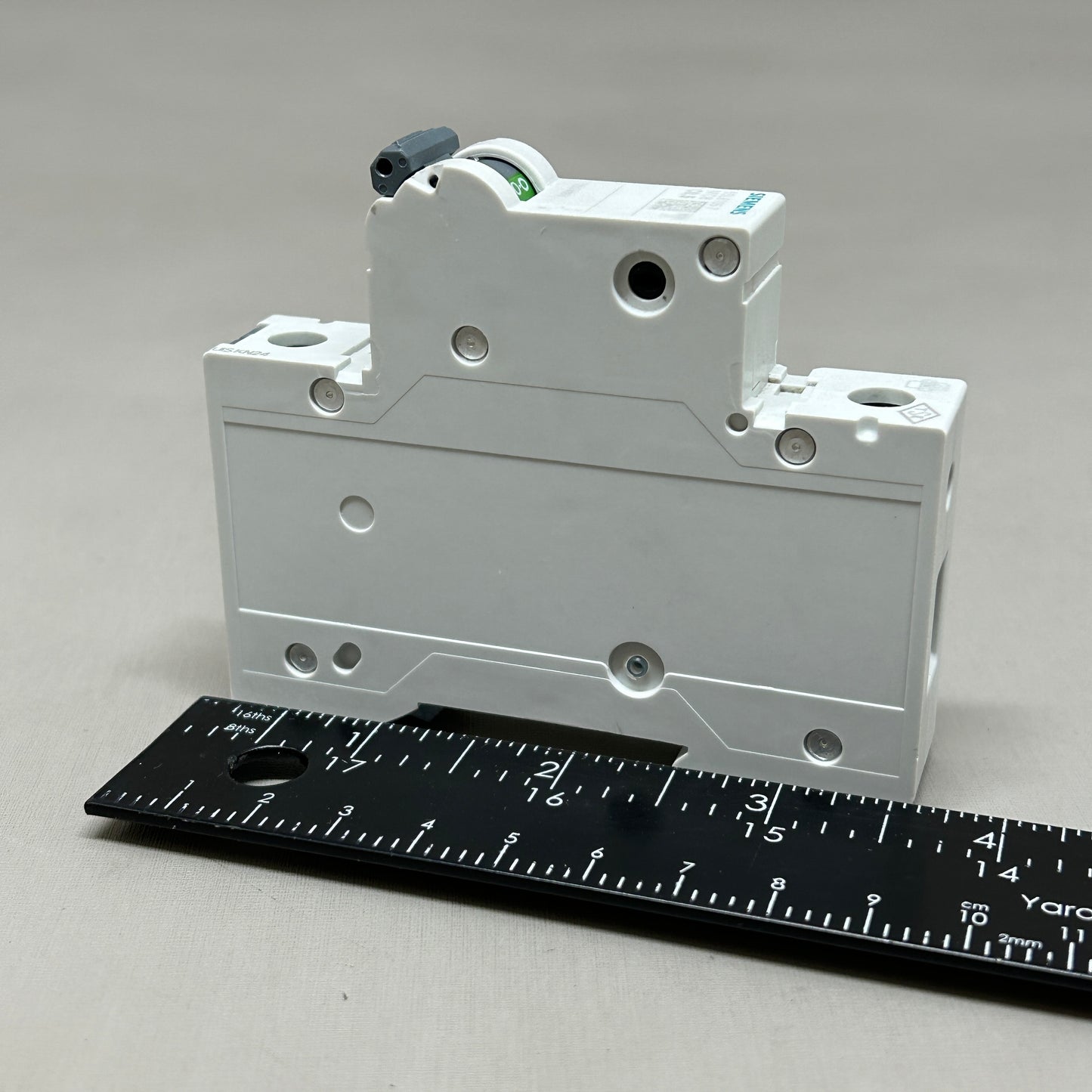 SIEMENS Miniature Circuit Breaker 230/400 V 6KA Off-White 5SL6105-7 (New)