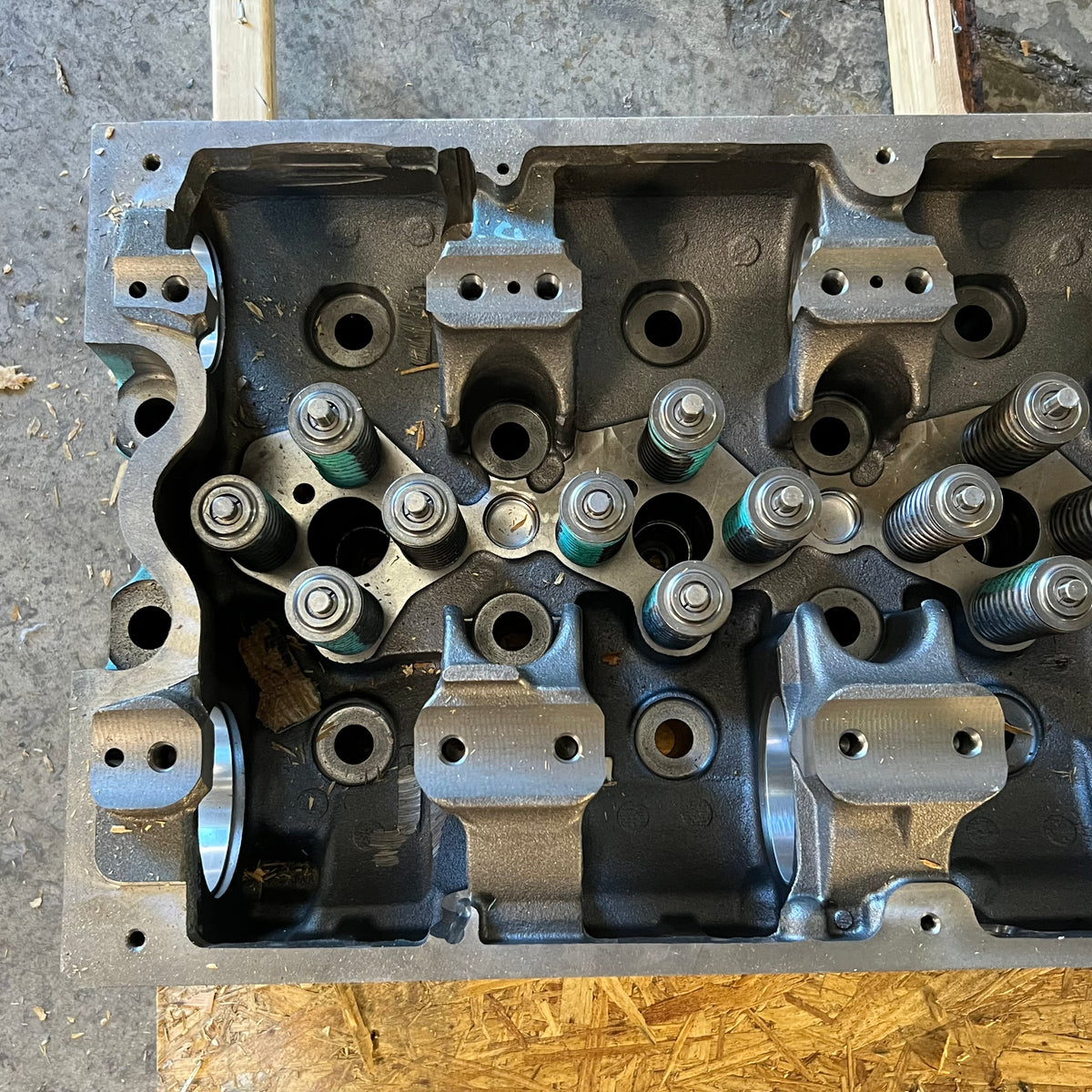 GENUINE CUMMIS Recon Cylinder Head Sz 41" x 15" x 9.5" Steel ISX/QSX15 - 5658287PX