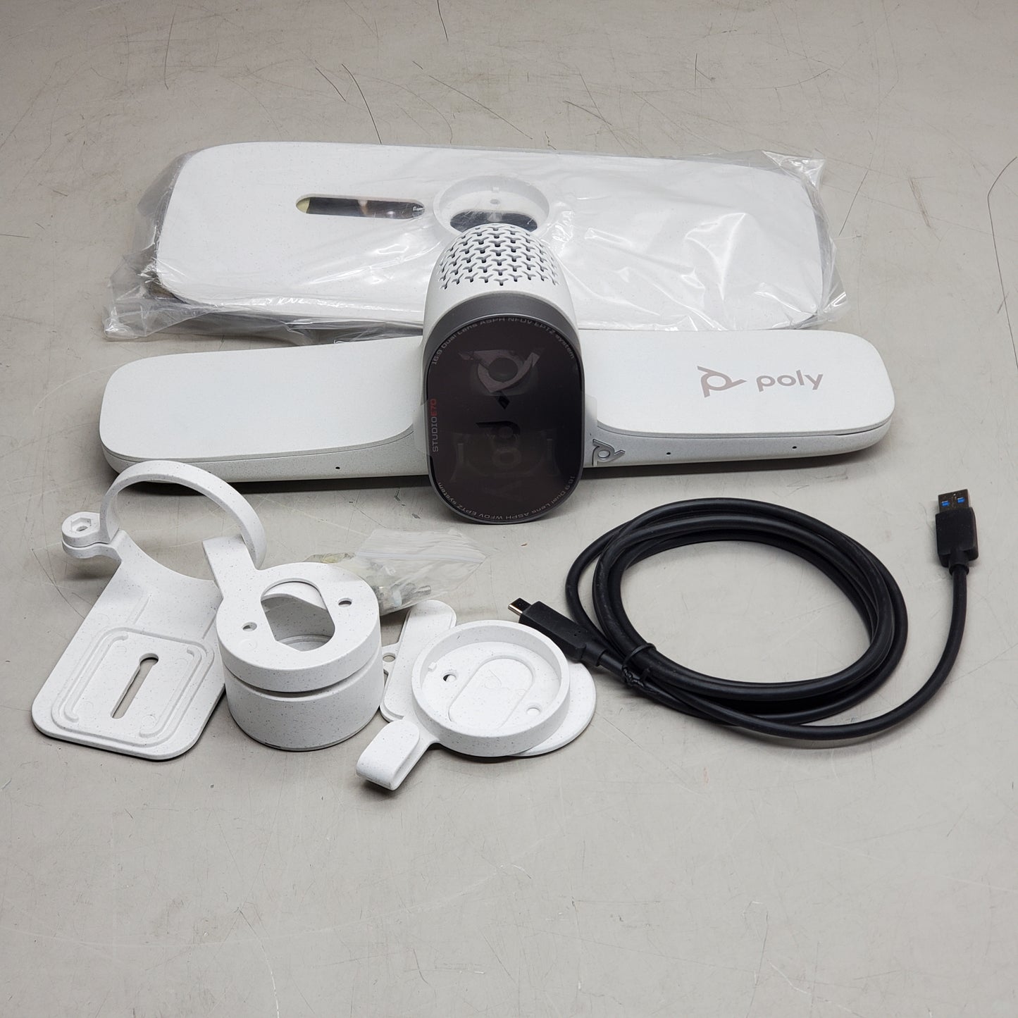 POLYCOM Smart Video Conferencing Camera P025 Studio E70 1.3.0 2200-87090-001 (Open Box)