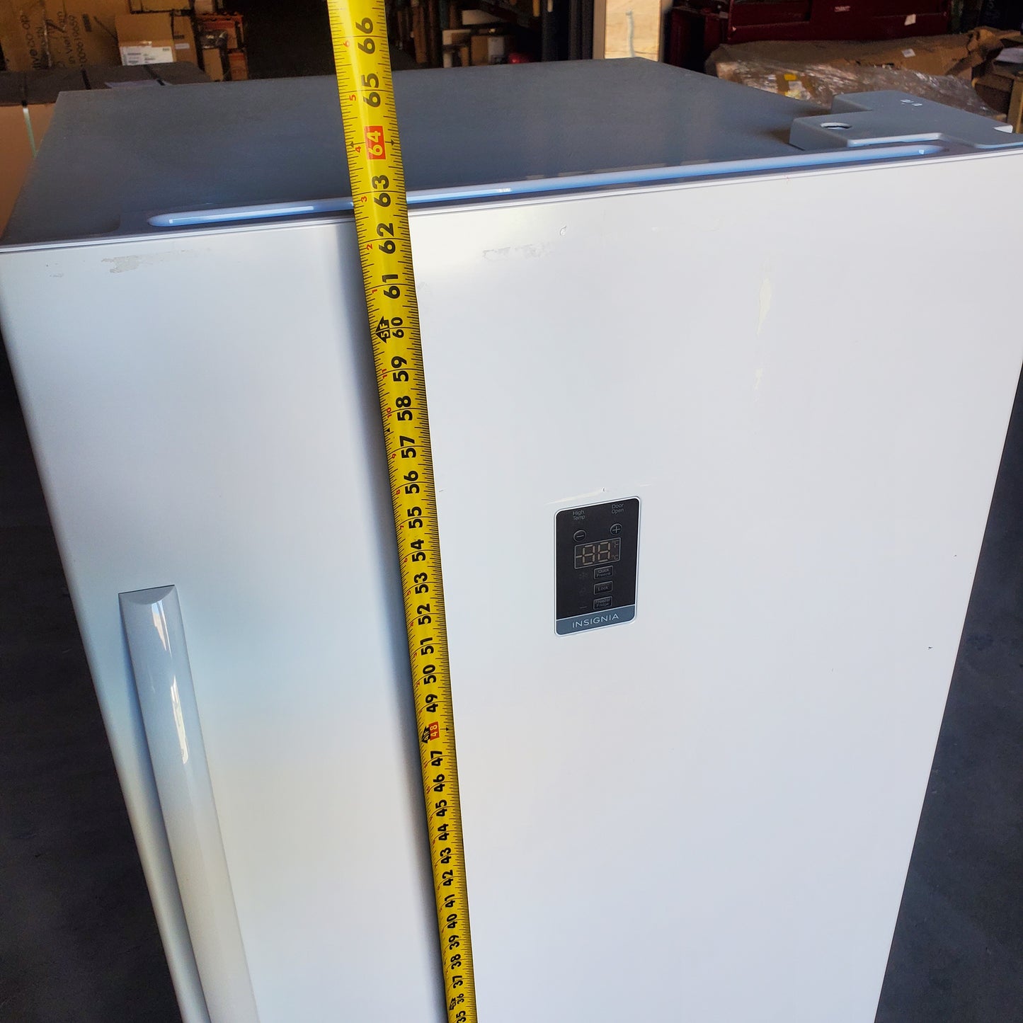 INSIGNIA Convertible Upright Freezer Energy Star 13.8 Cu. Ft. 28"wx30"dx62"t NS-UZ14WH0 (Like New)