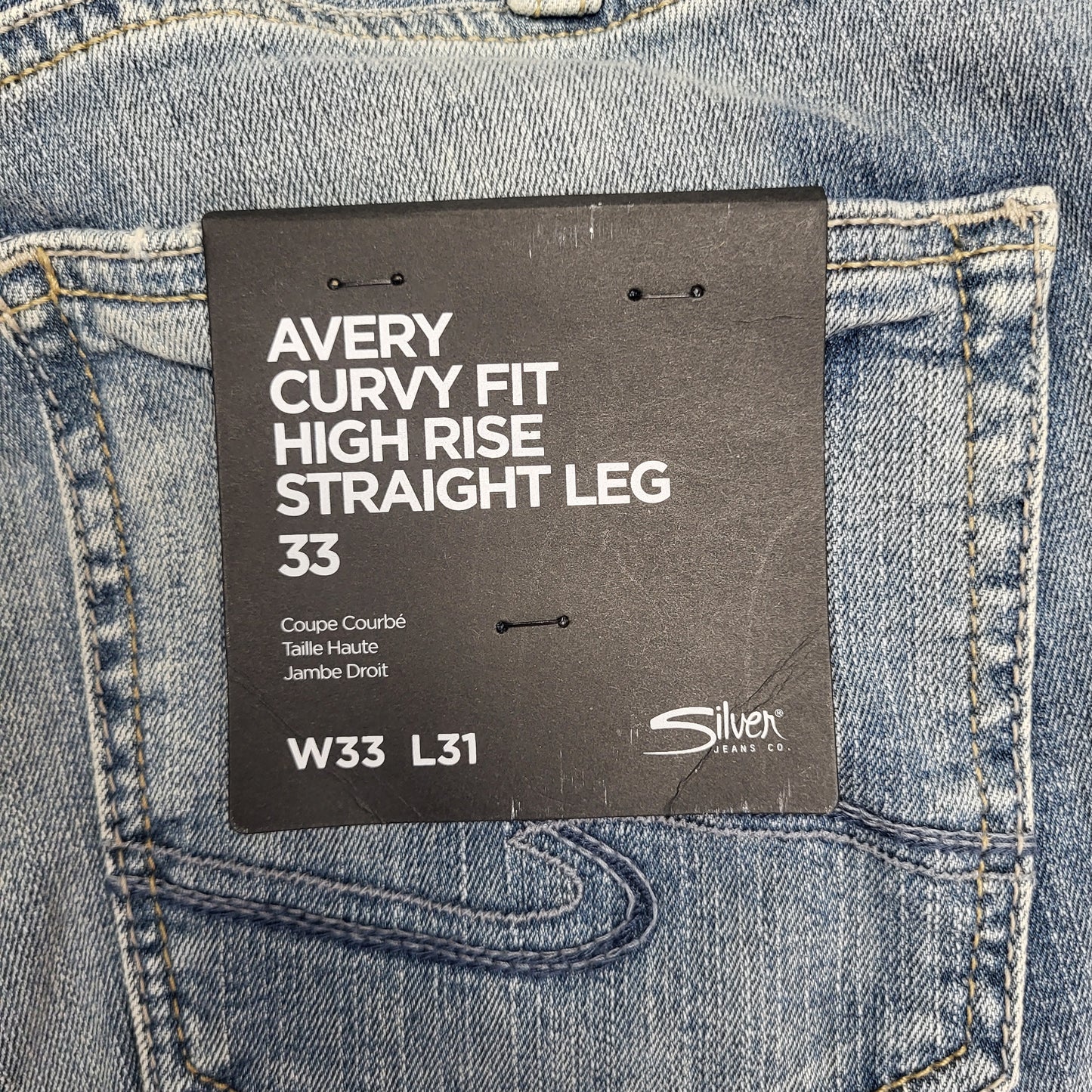 SILVER JEANS CO. Avery Curvy Fit High Rise Straight Leg Sz 33/31 Light Indigo