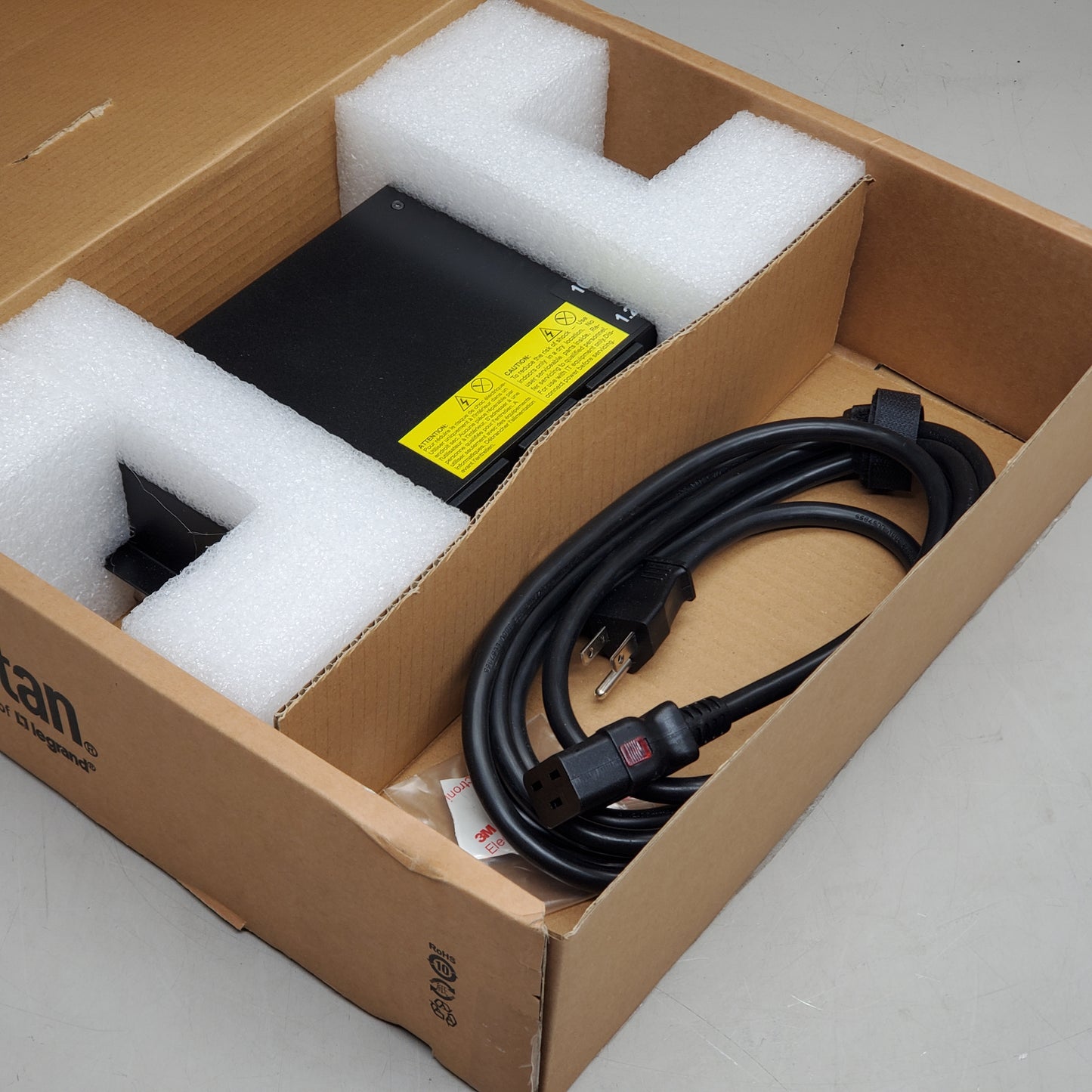 RARITAN Power Distribution Unit Rack Mount 120v 12a 4 Outlets PXO-2402R