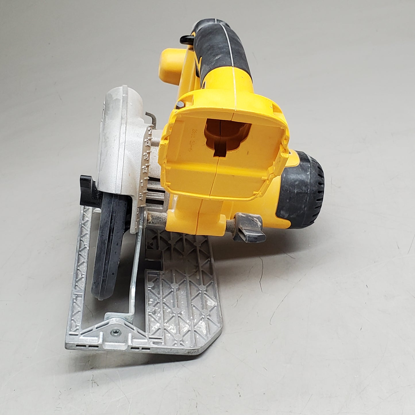 DEWALT Cordless Circular Saw Tool Only 18V DC390 (Pre-Owned)