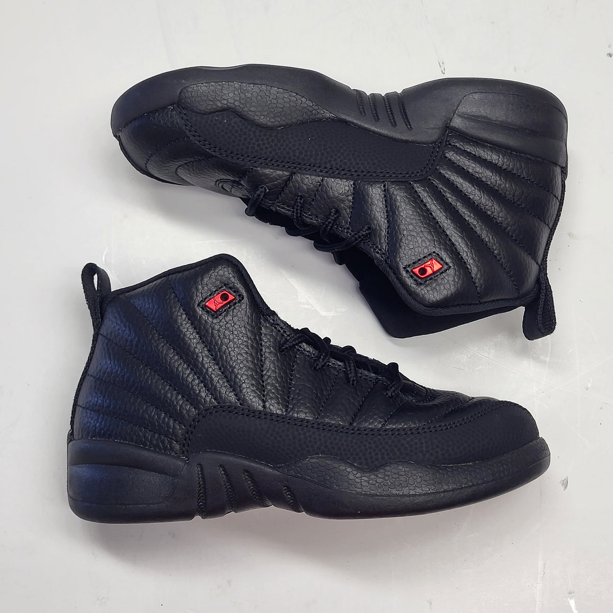 NIKE Jordan 12 Retro Bloodline Kids Sz 2Y Black/Varsity Red 151186 003