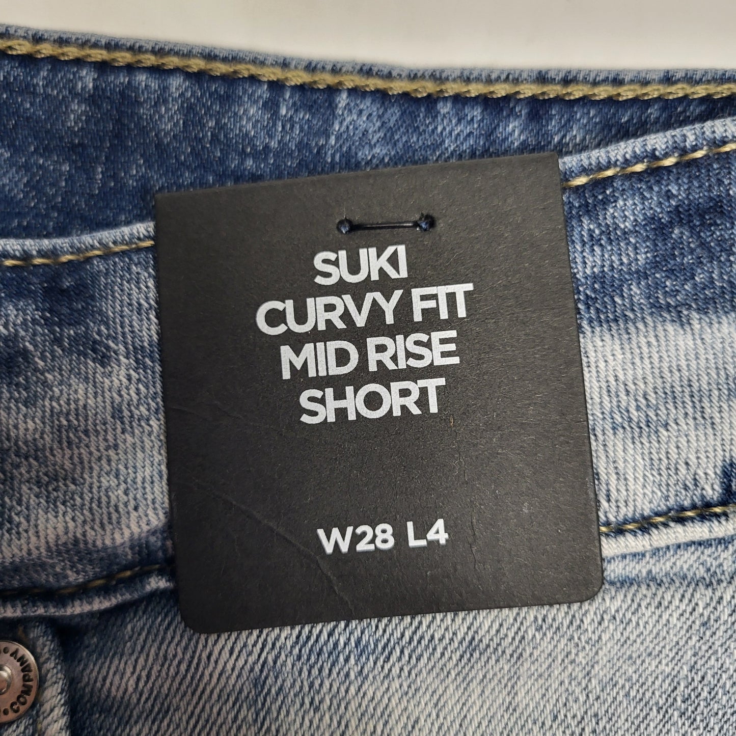 SILVER JEANS CO. Suki Curvy Fit Mid Rise Short Sz 28/4 Indigo L53960EPX199