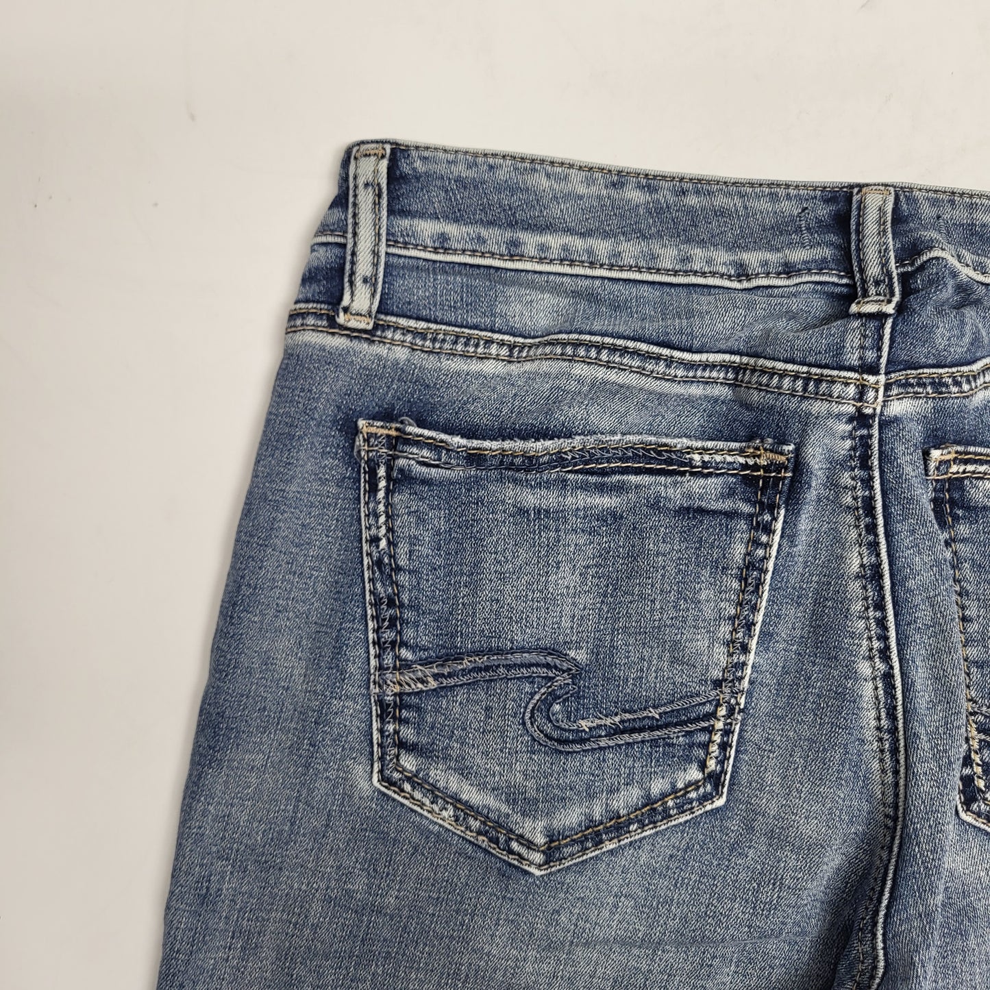 SILVER JEANS CO. Suki Curvy Fit Mid Rise Bootcut 34/33 Light Indigo L93719EDK261
