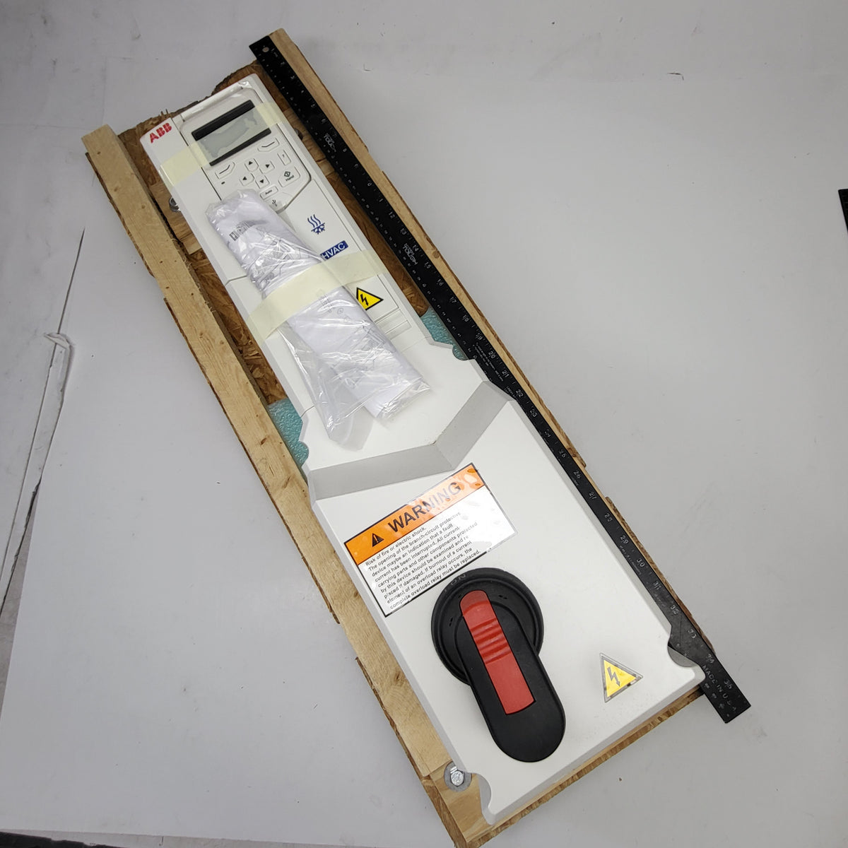 ABB Wall-mounted Variable Frequency Drive Hvacr  ACH580-01-06A6-2+P922