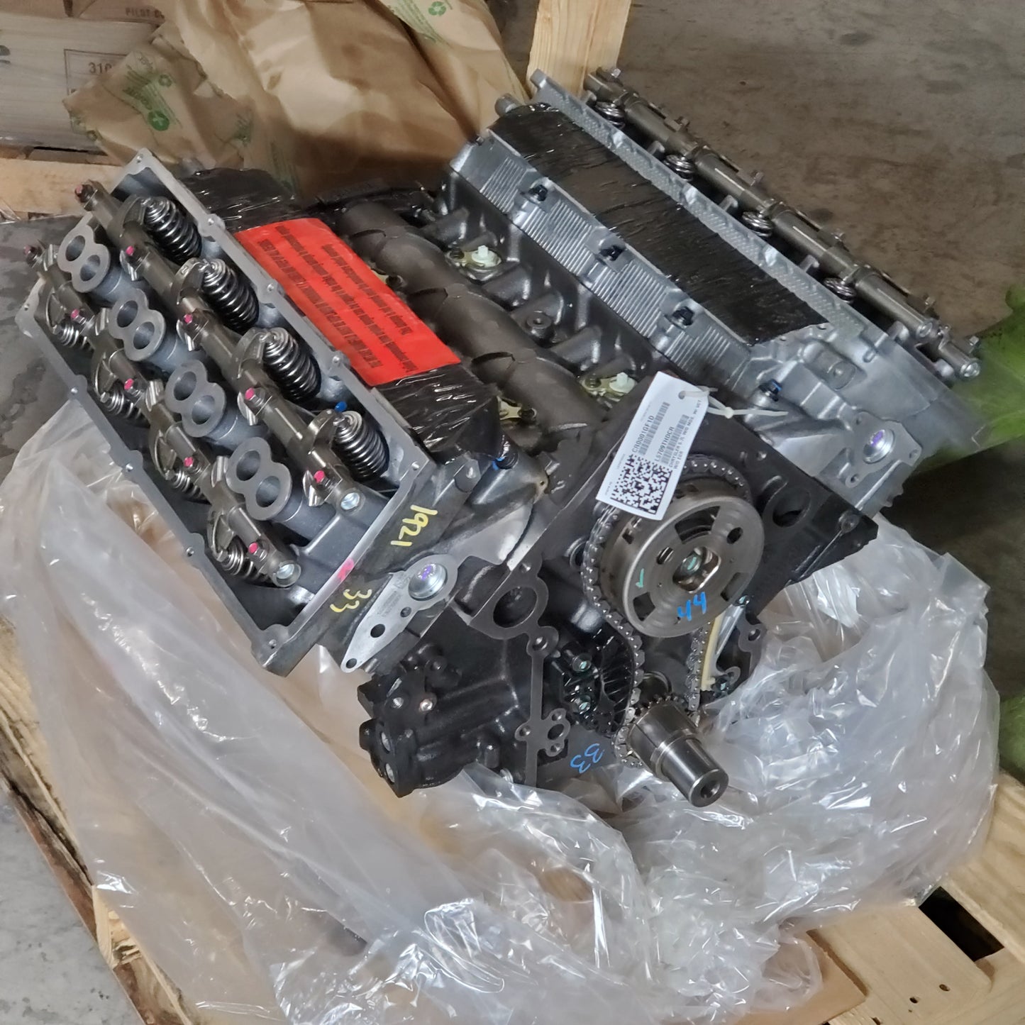 DODGE Ram Long Block V8 Engine Genuine Hemi 2500/3500 5.7L L5709THDCR (Remanufactured)