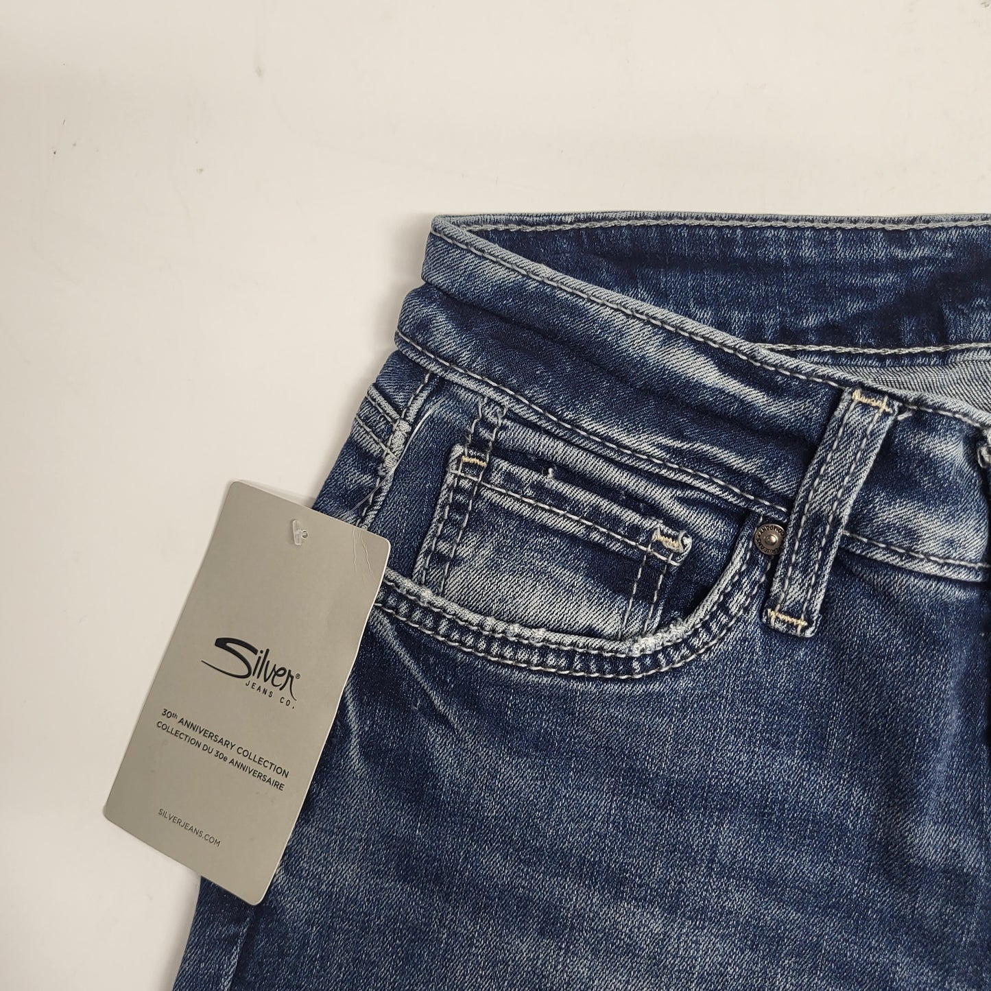SILVER JEANS CO. Suki Curvy Fit Mid Rise 30th Anniversary Bootcut 29/31 Indigo