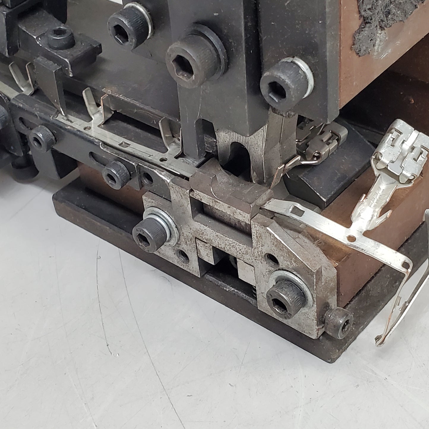 OTP Terminal Crimping Applicator Cable Crimper Mold Wire Terminal Machine (Used)