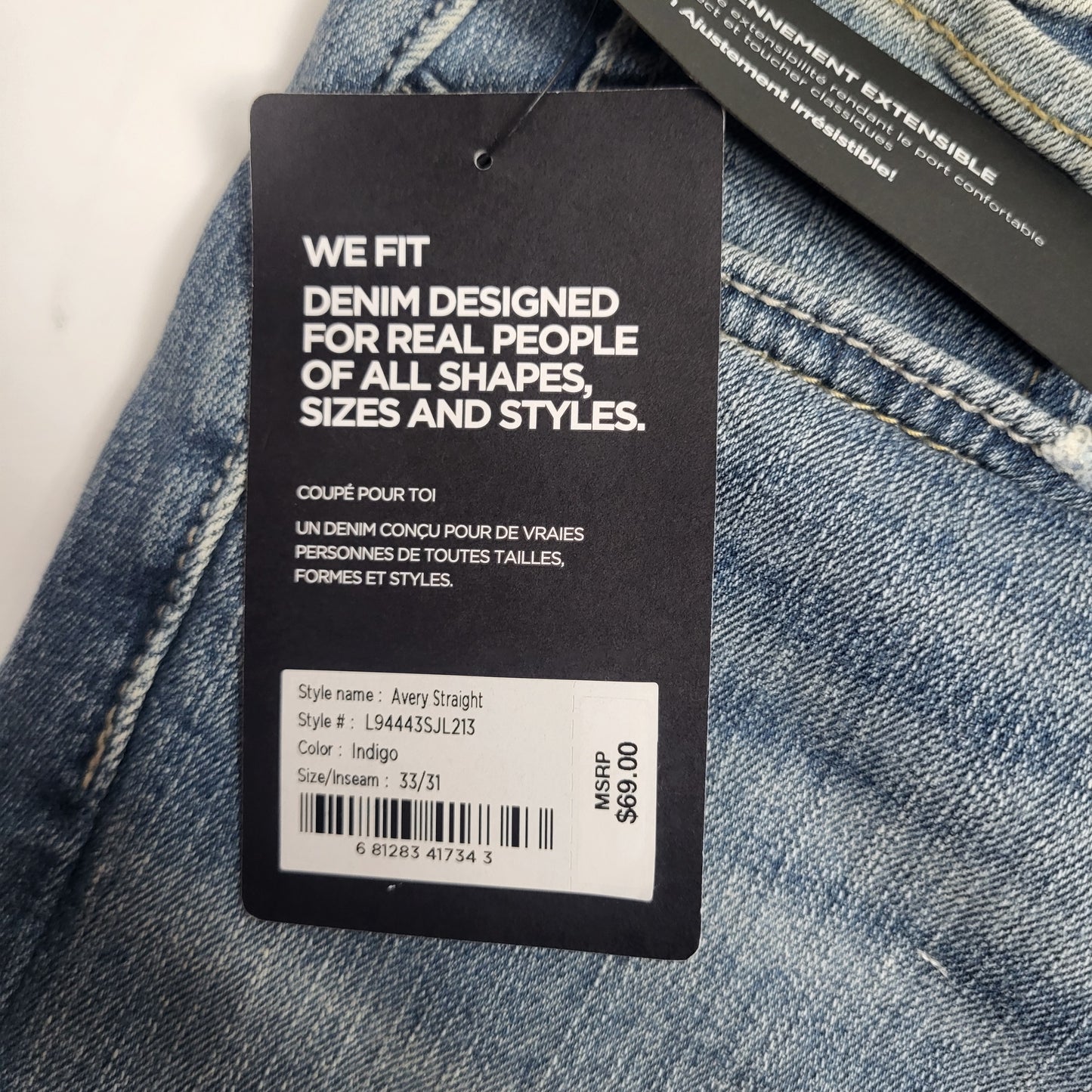 SILVER JEANS CO. Avery Curvy Fit High Rise Straight Leg Sz 33/31 Light Indigo