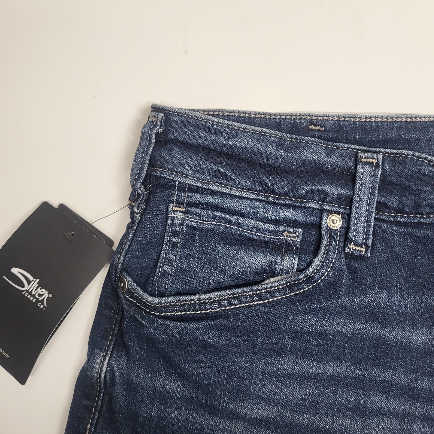 SILVER JEANS CO. Avery High Rise Eco Friendly Shorts Sz 32/4 Indigo L54912EPX435