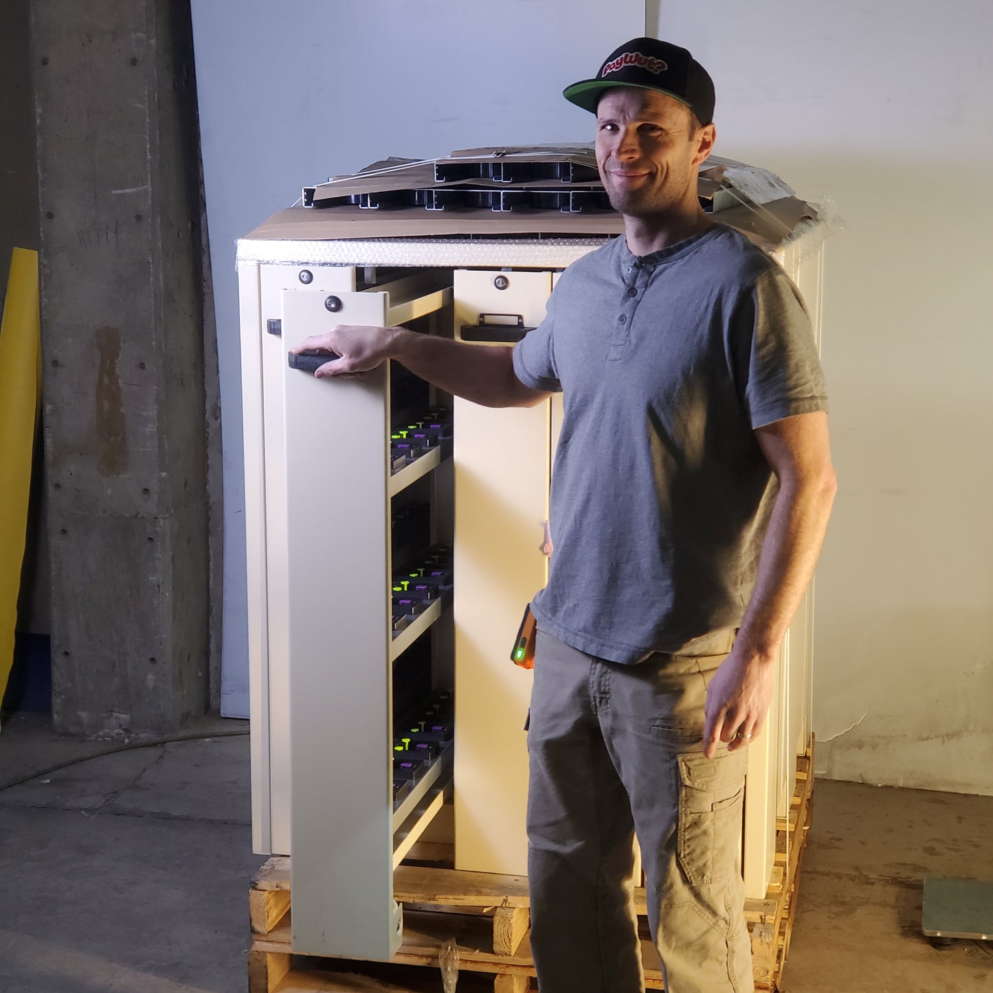 APFEL Vertical Storage Locking Cabinet 5 Drawer W/ Extra Shelves 41"Wx41"Dx49"H Tan