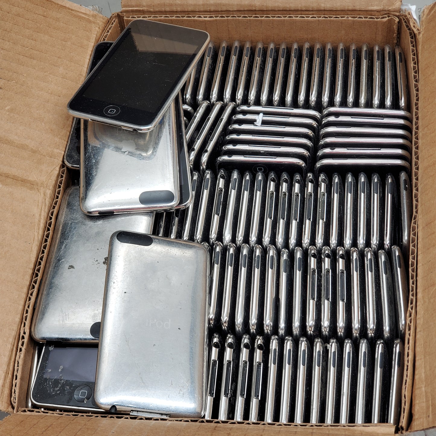 ZA@ APPLE (250 Units) Ipod 2nd Gen 8gb 61 lbs (AS-IS)