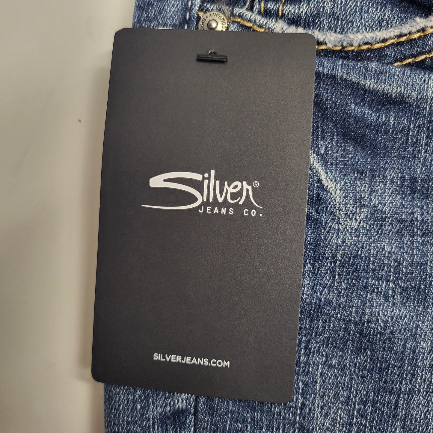 SILVER JEANS CO Suki Curvy Fit Mid Rise Skinny Crop Sz 29 Orlando L43975SCV384