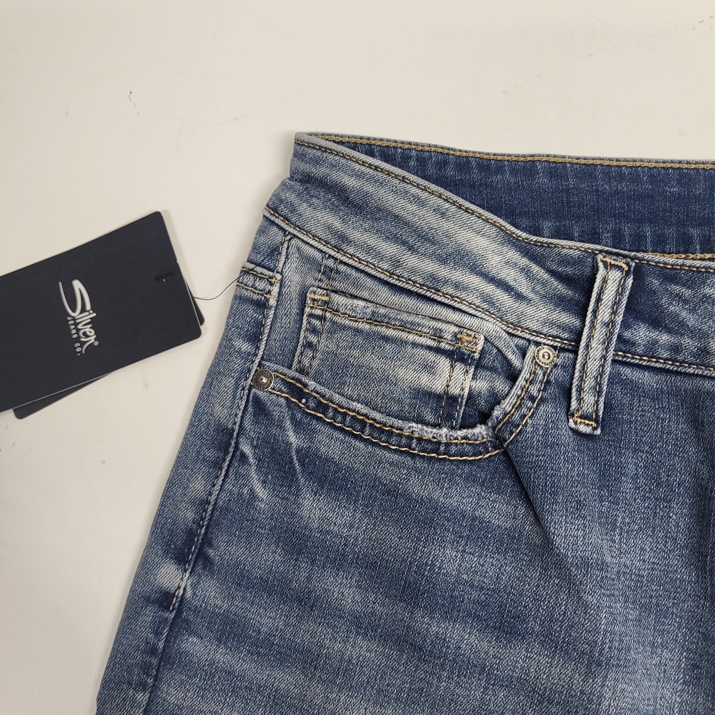 SILVER JEANS CO. Suki Curvy Fit Mid Rise Slim Boot Sz 29/31 Light Indigo