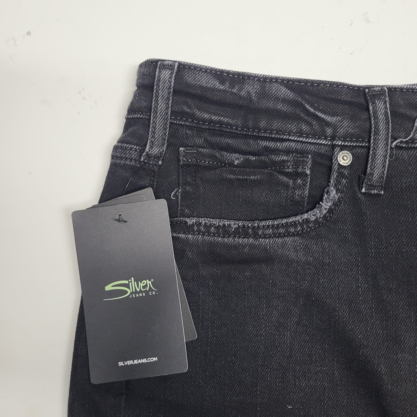 SILVER JEANS CO. Sure Thing Long Short Eco Friendly Sz 32/6.5 Black L28517BOA528