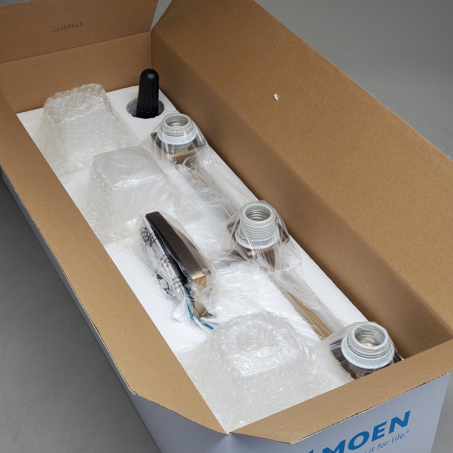 MOEN Voss Three Light Vanity Wall Light Fixture 7"L X 22"W X 9.5"H Brushed Gold YB5163BG