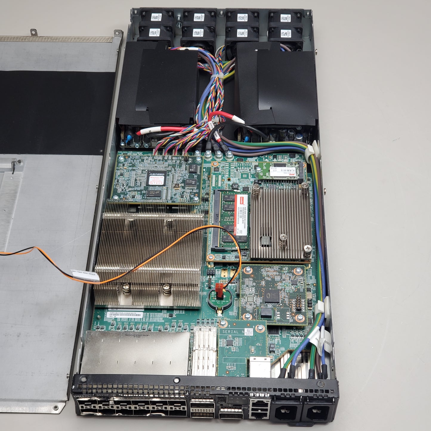 DELL EMC 12x25GB SFP28 3x100GB Front-to-Back Airflow Switch S5212F-ON (Damaged)