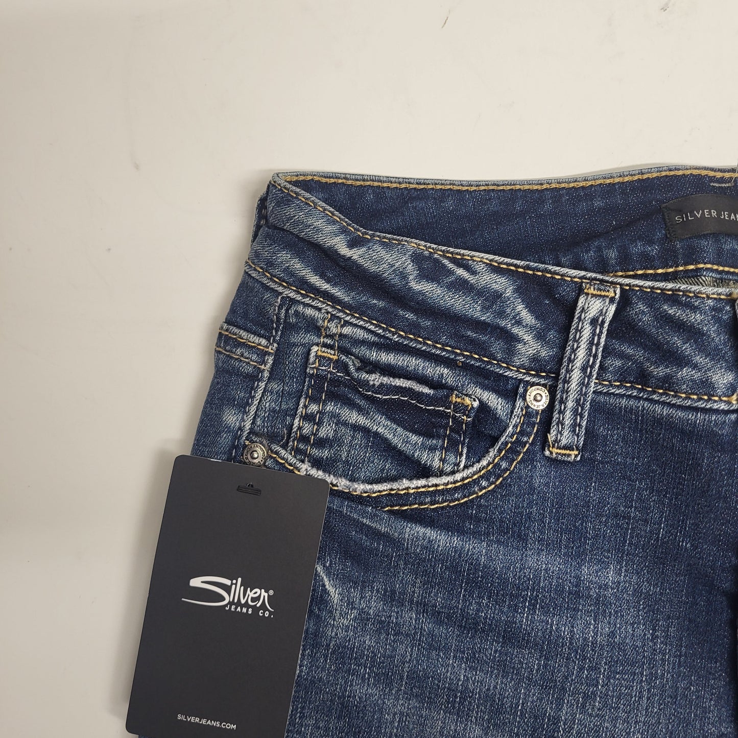 SILVER JEANS CO Suki Curvy Fit Mid Rise Skinny Crop Sz 29 Orlando L43975SCV384