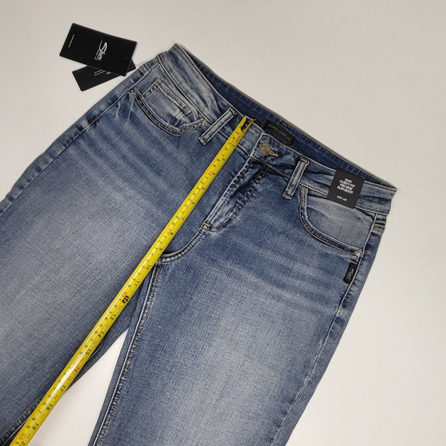 SILVER JEANS CO. Suki Curvy Fit Mid Rise Slim Boot Sz 31/33 Light Indigo