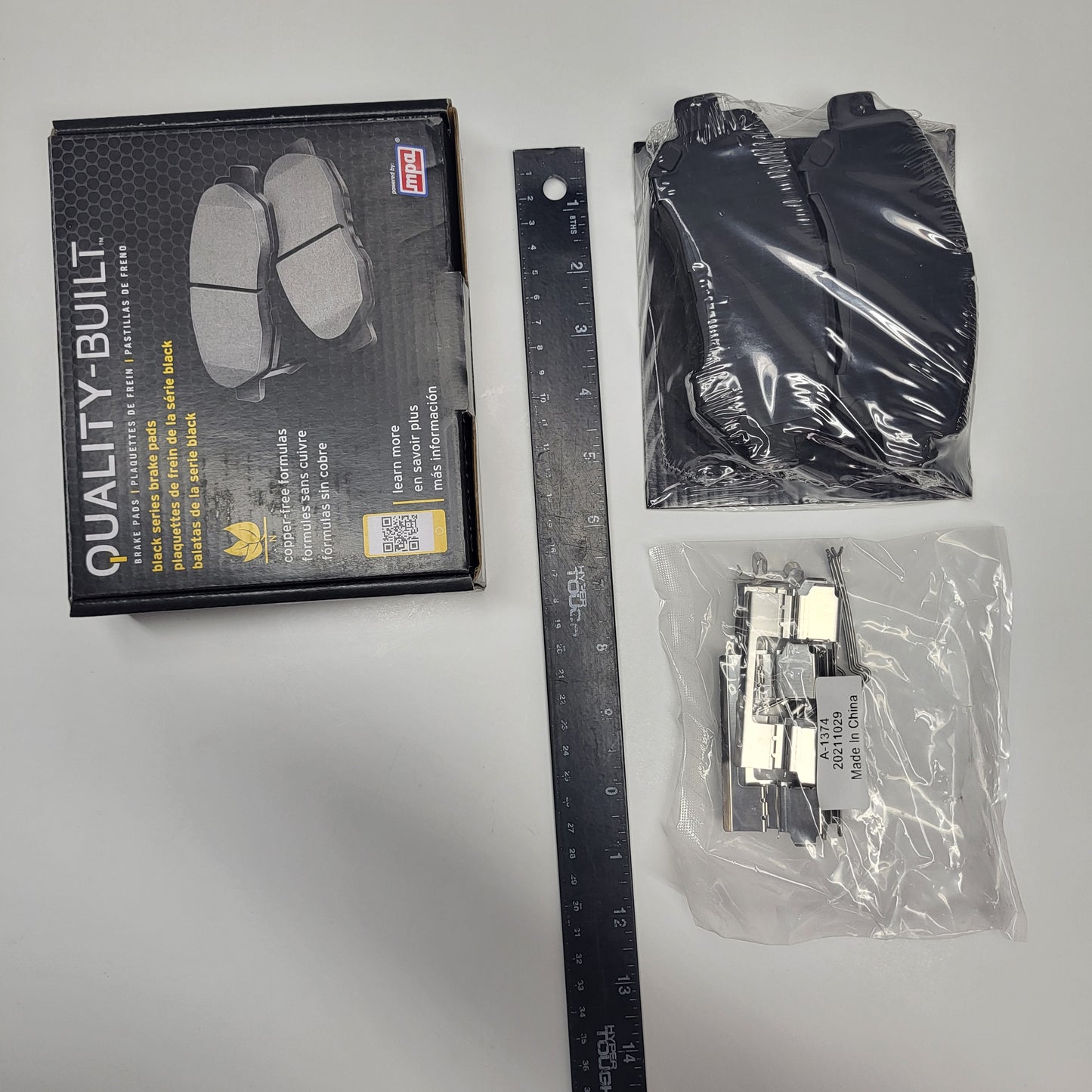QUALITY-BUILT Ceramic Disc Brake Pad Set Black Front 1003-1374C