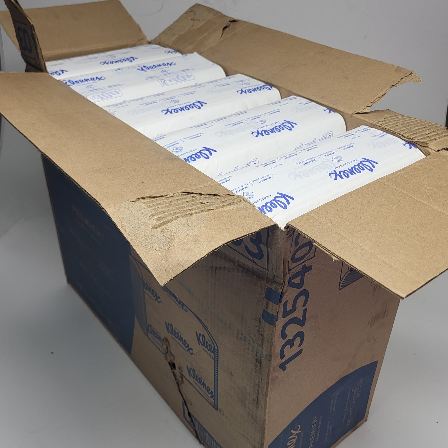KLEENEX (25 PACK) Professional Premier Folded Towels  120 sheets each White