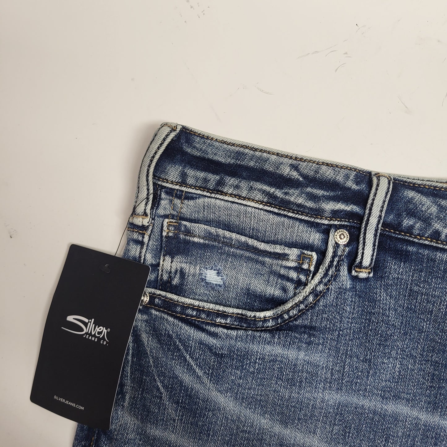 SILVER JEANS CO. Sure Thing Long Short High Rise Sz 24/7.5 Indigo W28517SCV258