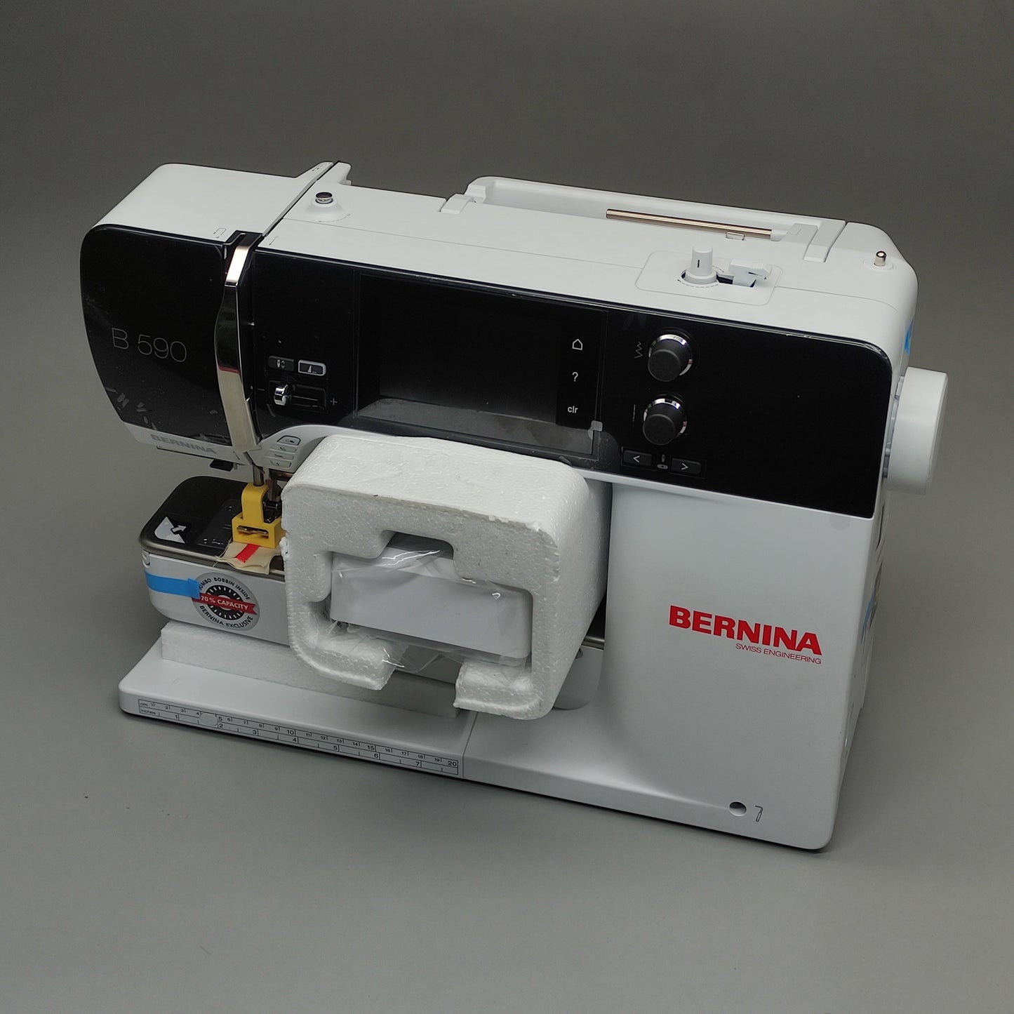 BERNINA SEWING MACHINE B590 Sewing, Quilting & Embroidery Machine