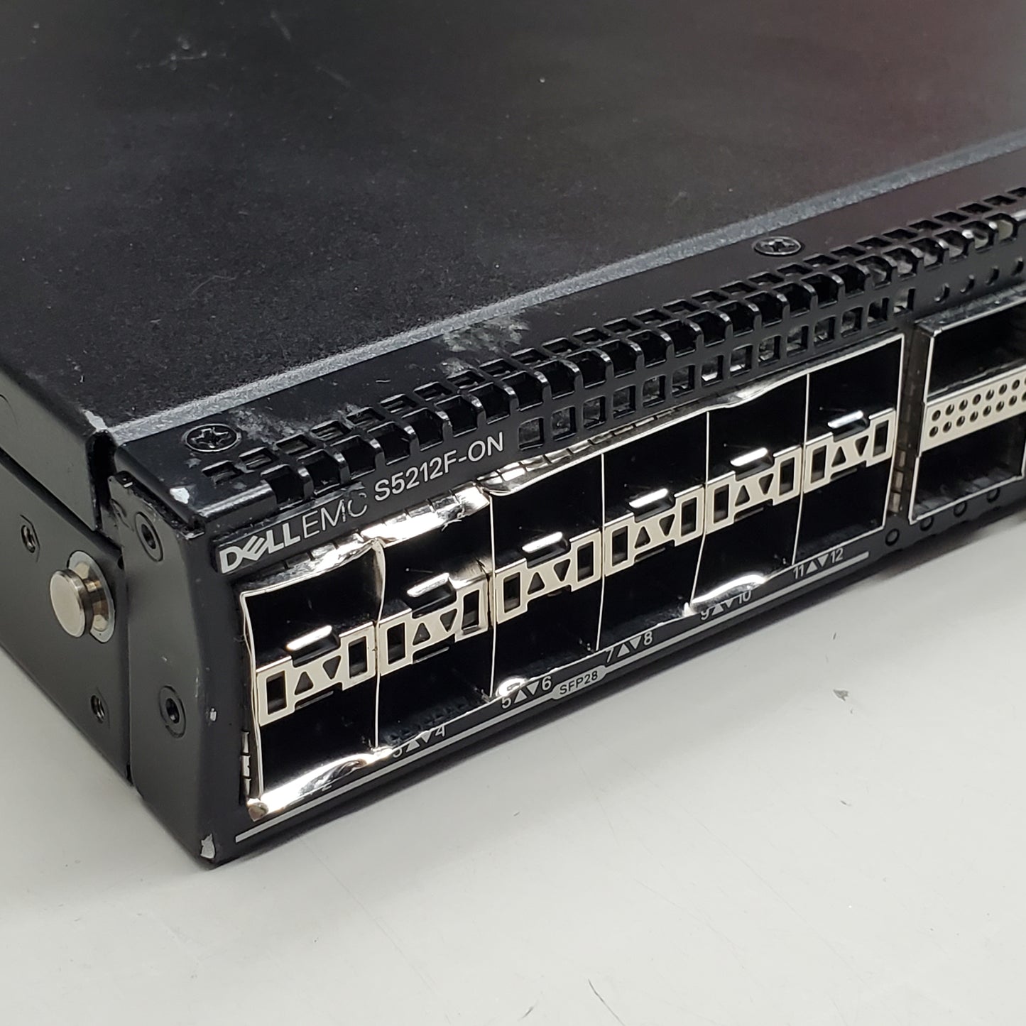 DELL EMC 12x25GB SFP28 3x100GB Front-to-Back Airflow Switch S5212F-ON (Damaged)