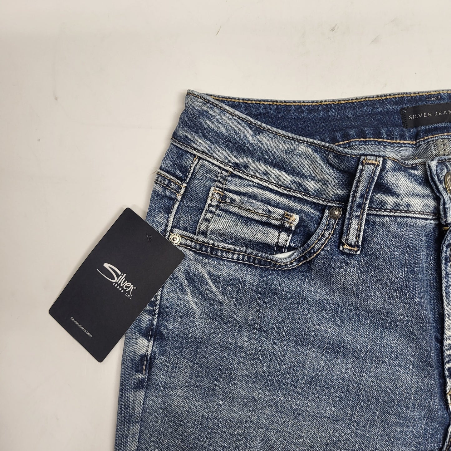 SILVER JEANS CO. Suki Curvy Fit Mid Rise Bootcut 34/33 Light Indigo L93719EDK261