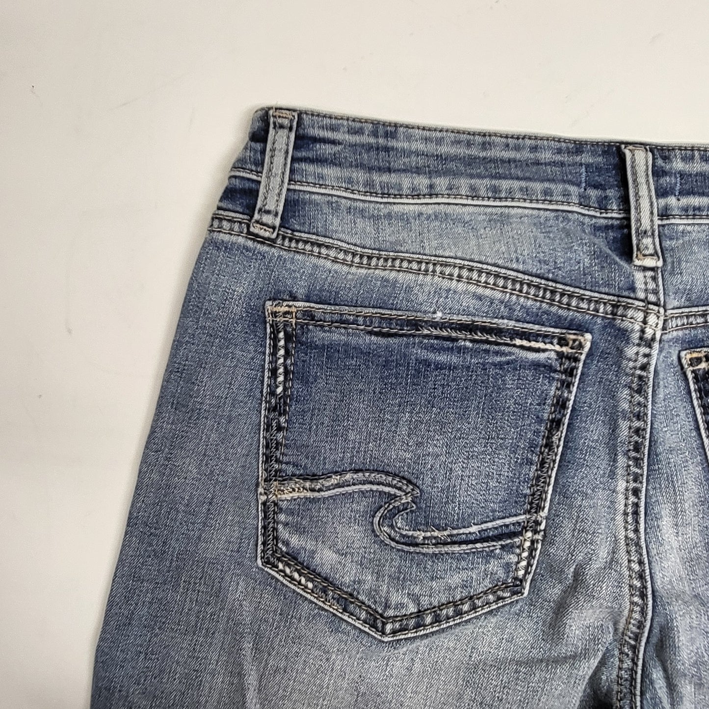 SILVER JEANS CO. Suki Curvy Fit Mid Rise Slim Boot Sz 29/31 Light Indigo